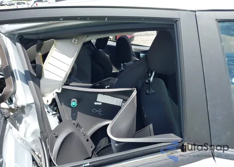 2016 Ford Fiesta Se z USA, uszkodzony, nr VIN 3FADP4BJXGM113932